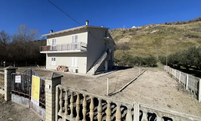 Rexer-Castilenti-VILLA-SINGOLA-A-CASTILENTI-TE-ABRUZZO-ITALY-Terrazzo