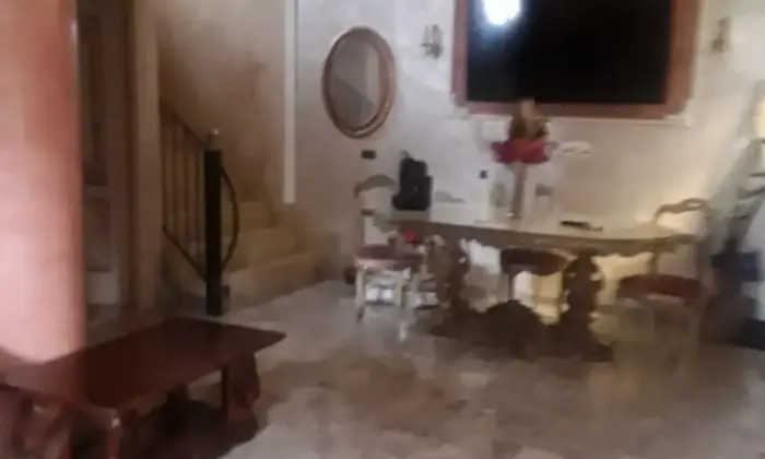Rexer-Polla-Vendesi-Casa-a-Polla-Salone