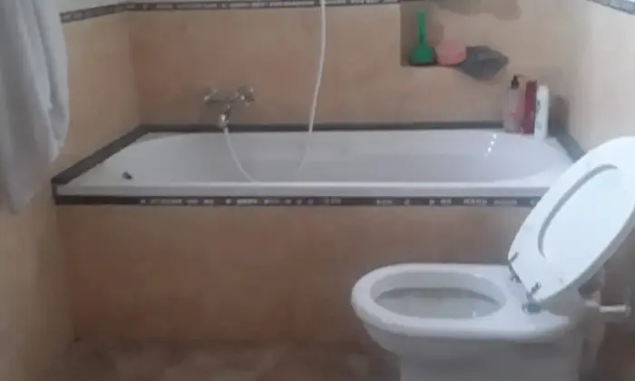 Rexer-Polla-Vendesi-Casa-a-Polla-Bagno