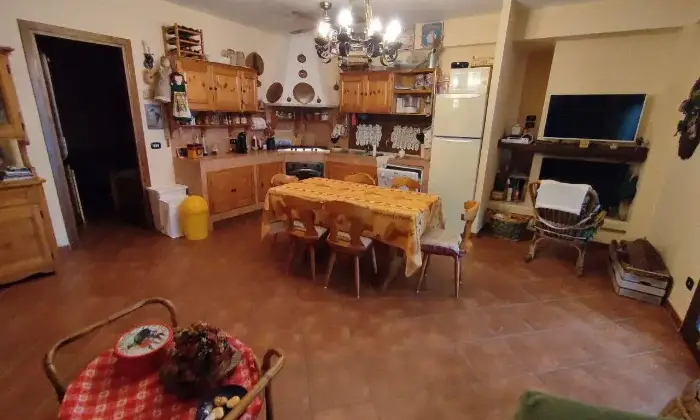 Rexer-Picinisco-Appartamento-con-grande-giardino-in-vendita-a-Picinisco-FR-CUCINA