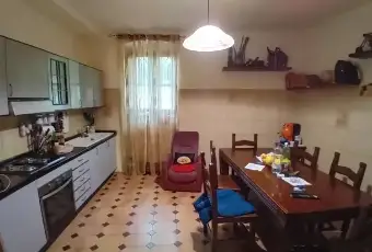 Rexer-Montaquila-Vendesi-Deliziosa-Casa-in-palazzo-a-piani-MONTAQUILA-IS-Cucina