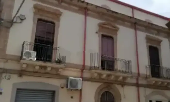 Rexer-Francofonte-Appartamento-su-due-piani-in-vendita-in-via-Regina-Margherita-Francofonte-Terrazzo