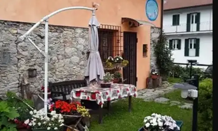 Rexer-Bardineto-Vendesi-villa-su-due-piani-Giardino