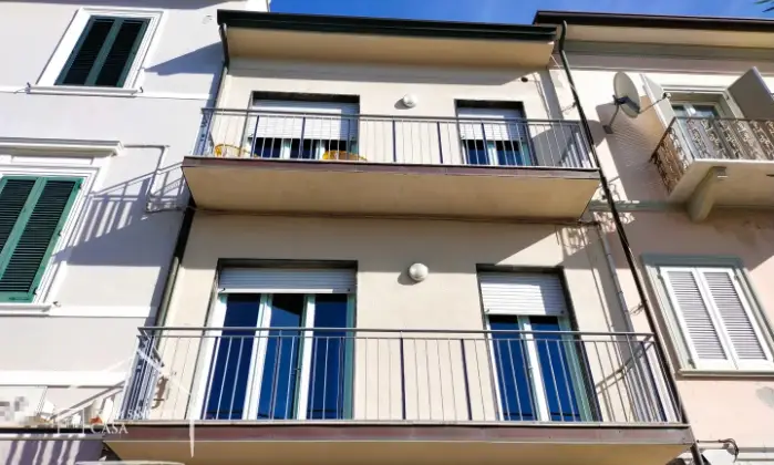 Rexer-VIAREGGIO-Palazzina-cielo-terra-composta-da-tre-unit-immobiliari-Terrazzo