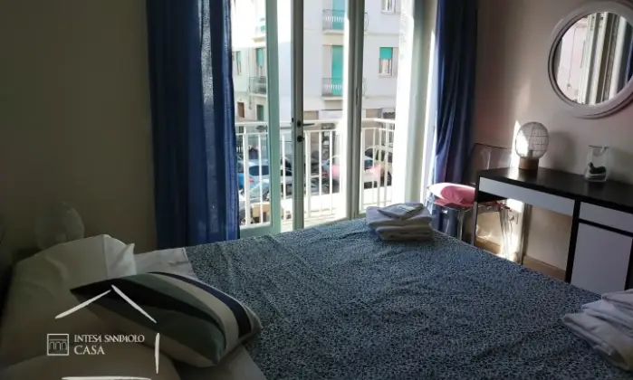 Rexer-VIAREGGIO-Palazzina-cielo-terra-composta-da-tre-unit-immobiliari-CameraDaLetto