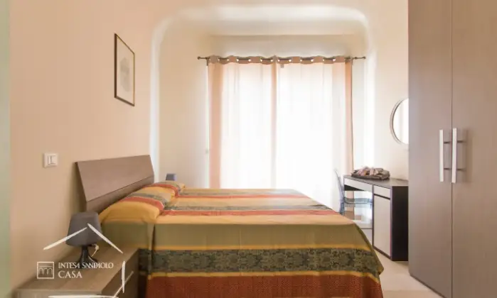 Rexer-VIAREGGIO-Palazzina-cielo-terra-composta-da-tre-unit-immobiliari-CameraDaLetto