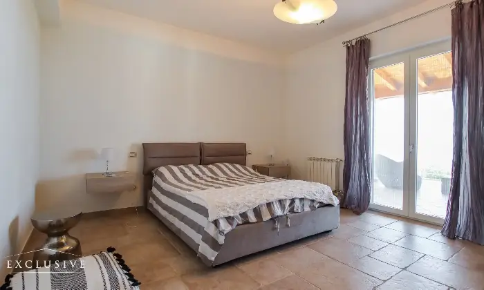 Rexer-Furnari-Villa-con-piscina-Altro