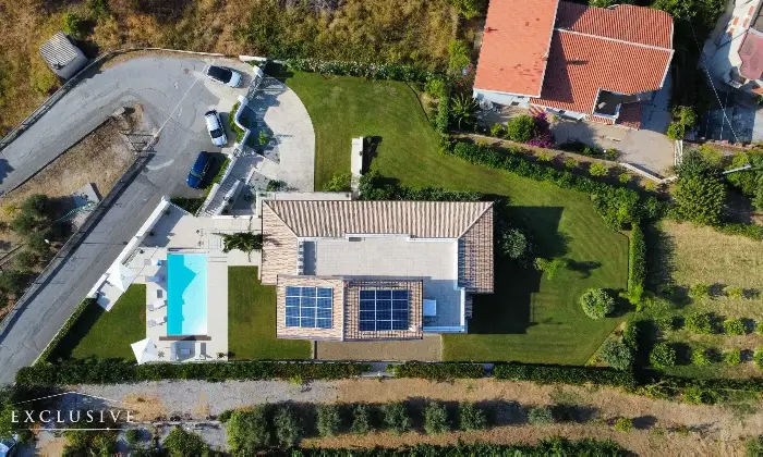 Rexer-Furnari-Villa-con-piscina-Giardino