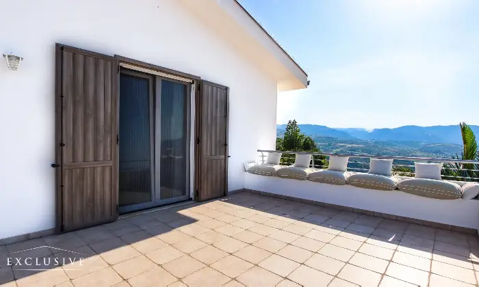 Rexer-Furnari-Villa-con-piscina-Altro