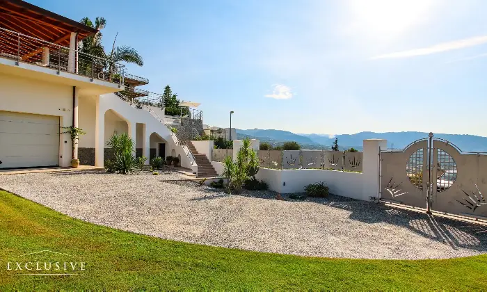 Rexer-Furnari-Villa-con-piscina-Terrazzo