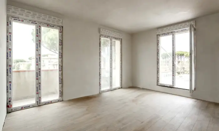 Rexer-CAMAIORE-locali-con-terrazzo-Altro