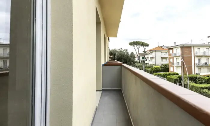 Rexer-CAMAIORE-locali-con-terrazzo-Altro