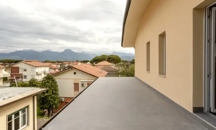 Rexer-CAMAIORE-locali-con-terrazzo-Altro