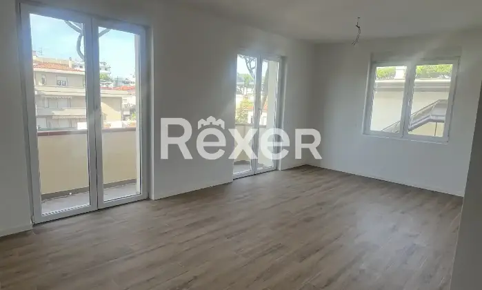 Rexer-CAMAIORE-locali-con-terrazzo-Altro