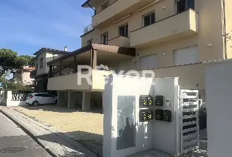 Rexer-CAMAIORE-locali-con-terrazzo-Altro