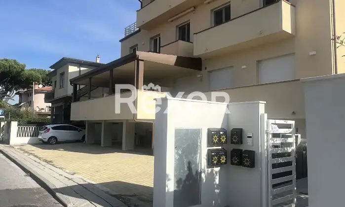 Rexer-CAMAIORE-locali-con-terrazzo-Altro