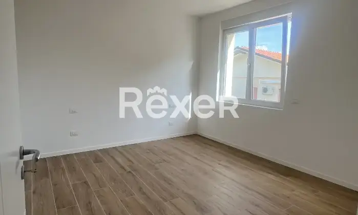 Rexer-CAMAIORE-locali-con-terrazzo-Altro
