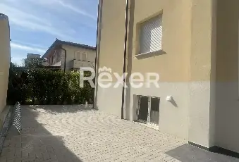 Rexer-CAMAIORE-locali-con-terrazzo-Altro