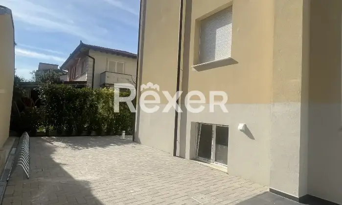Rexer-CAMAIORE-locali-con-terrazzo-Altro