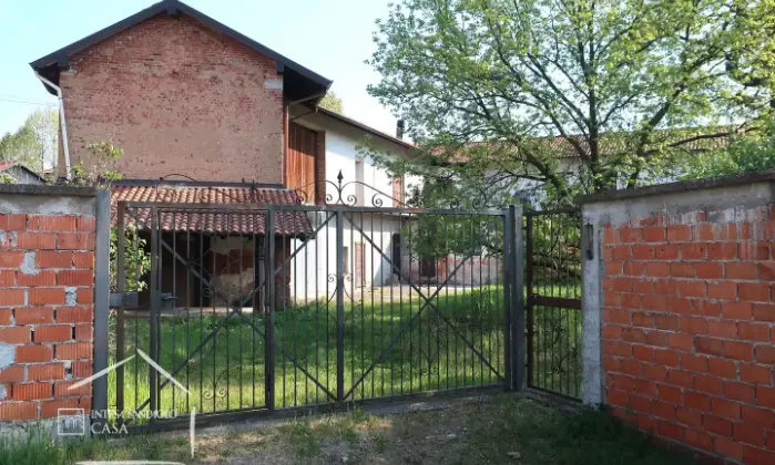 Rexer-CERRO-MAGGIORE-Cascina-composta-da-abitazioni-negozi-magazzini-e-box-auto-Giardino