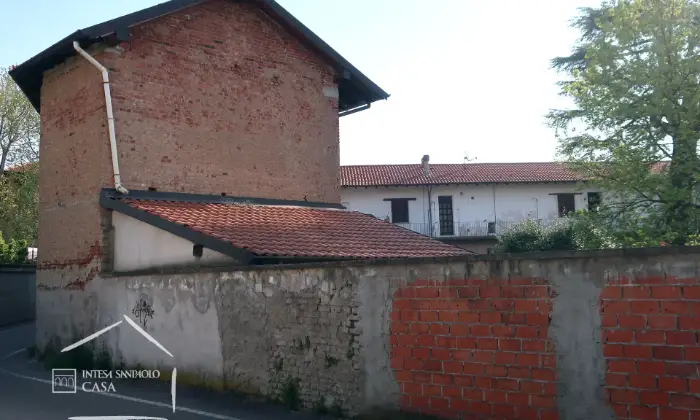 Rexer-CERRO-MAGGIORE-Cascina-composta-da-abitazioni-negozi-magazzini-e-box-auto-Terrazzo