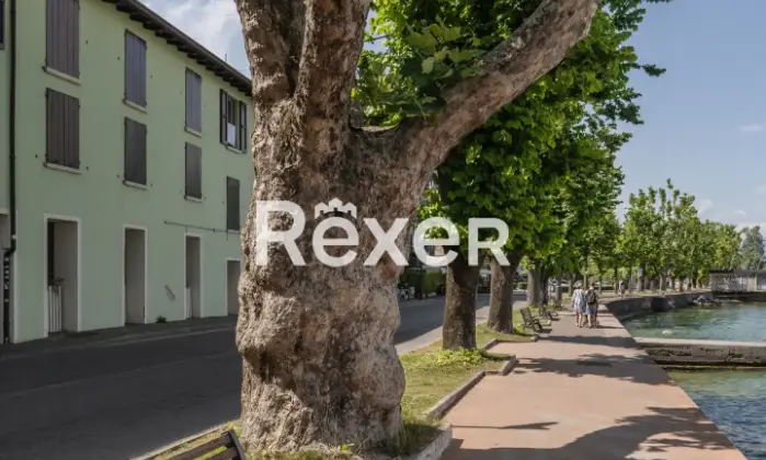 Rexer-DESENZANO-DEL-GARDA-Plurilocale-vista-lago-Terrazzo
