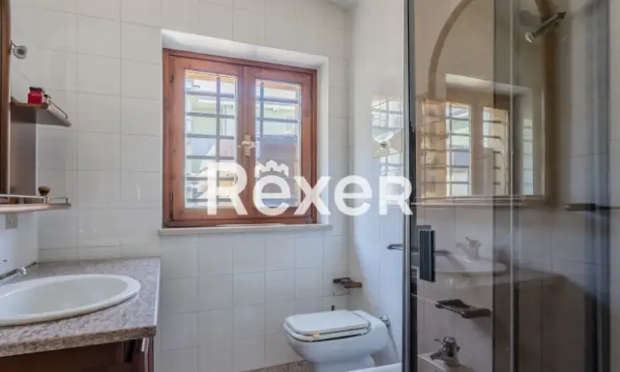Rexer-DESENZANO-DEL-GARDA-Plurilocale-vista-lago-Bagno