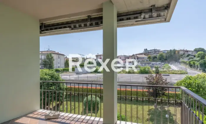 Rexer-DESENZANO-DEL-GARDA-Plurilocale-vista-lago-Terrazzo