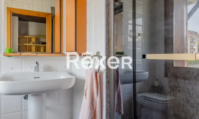 Rexer-DESENZANO-DEL-GARDA-Plurilocale-vista-lago-Bagno