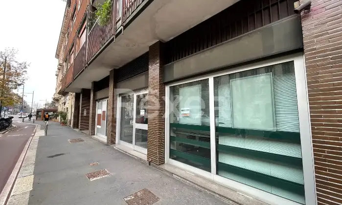 Rexer-MILANO-Immobile-commerciale-exagenzia-bancaria-mq-su-due-livelli-Terrazzo