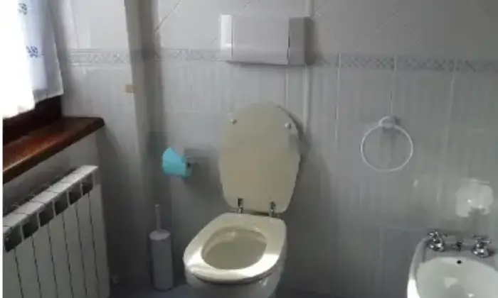 Rexer-Monteleone-di-Spoleto-Appartamento-su-due-piani-in-piazza-del-Plebiscito-Bagno