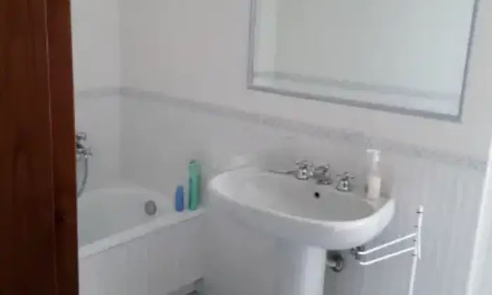 Rexer-Monteleone-di-Spoleto-Appartamento-su-due-piani-in-piazza-del-Plebiscito-Bagno