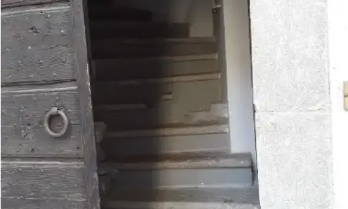 Rexer-Monteleone-di-Spoleto-Appartamento-su-due-piani-in-piazza-del-Plebiscito-Garage