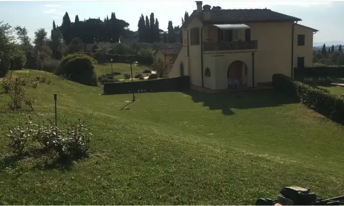 Rexer-Cerreto-Guidi-Casalecascina-in-vendita-in-via-Gugnani-a-Cerreto-Guidi-Giardino