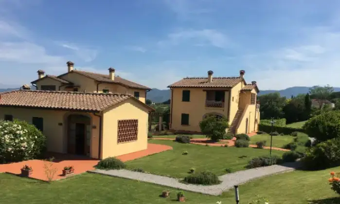Rexer-Cerreto-Guidi-Casalecascina-in-vendita-in-via-Gugnani-a-Cerreto-Guidi-Giardino