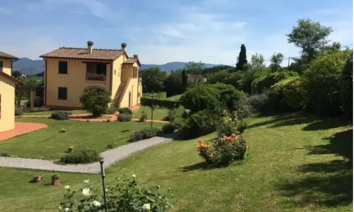 Rexer-Cerreto-Guidi-Casalecascina-in-vendita-in-via-Gugnani-a-Cerreto-Guidi-Giardino