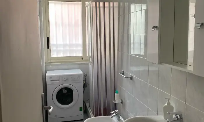 Rexer-Napoli-Affittasi-stanze-a-studentesse-Bagno