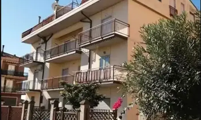 Rexer-Cropani-Appartamento-in-palazzina-da-piani-con-unit-Terrazzo