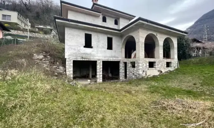 Rexer-Gravedona-ed-Uniti-Villa-con-terreno-Giardino