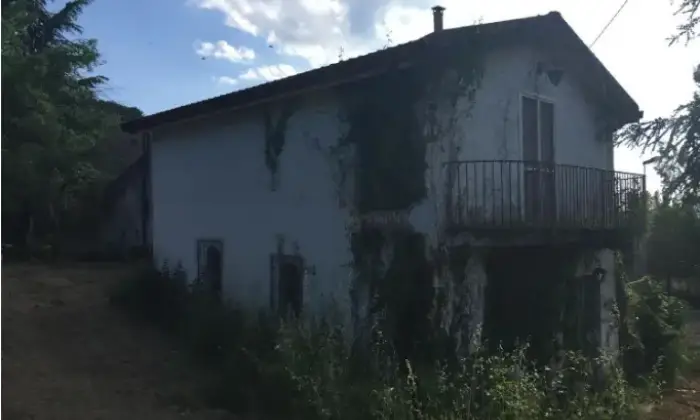 Rexer-Pietramelara-Casalecascina-in-vendita-in-via-Campania-Giardino