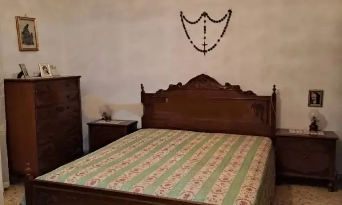Rexer-Pisticci-Immobile-in-vendita-in-via-Principessa-di-Piemonte-a-Pisticci-CameraDaLetto