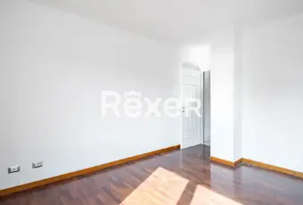 Rexer-ROMA-Via-Renato-Cesarini-Appartamento-mq-con-due-posti-auto-Altro