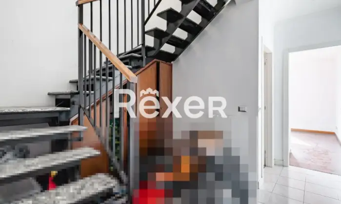 Rexer-ROMA-Via-Renato-Cesarini-Appartamento-mq-con-due-posti-auto-Altro