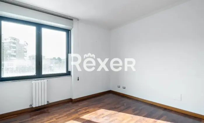 Rexer-ROMA-Via-Renato-Cesarini-Appartamento-mq-con-due-posti-auto-Altro