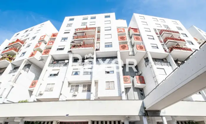 Rexer-ROMA-Via-Renato-Cesarini-Appartamento-mq-con-due-posti-auto-Terrazzo