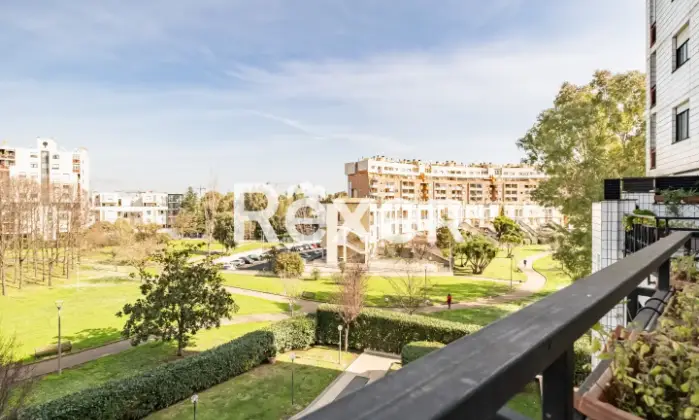 Rexer-ROMA-Via-Renato-Cesarini-Appartamento-mq-con-due-posti-auto-Giardino