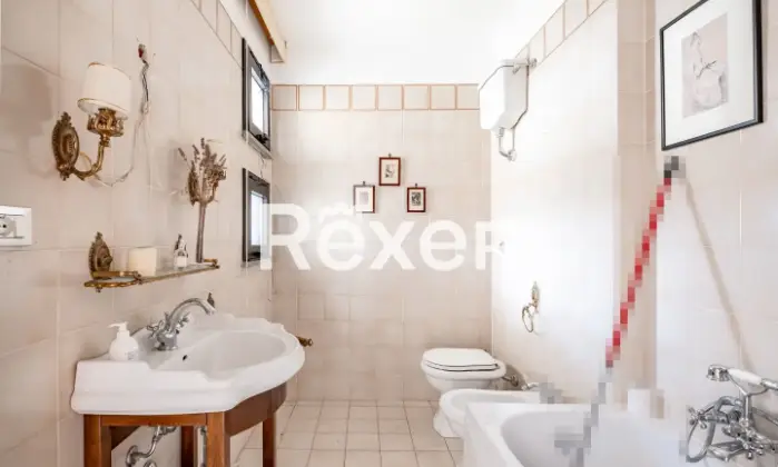 Rexer-ROMA-Via-Renato-Cesarini-Appartamento-mq-con-due-posti-auto-Bagno