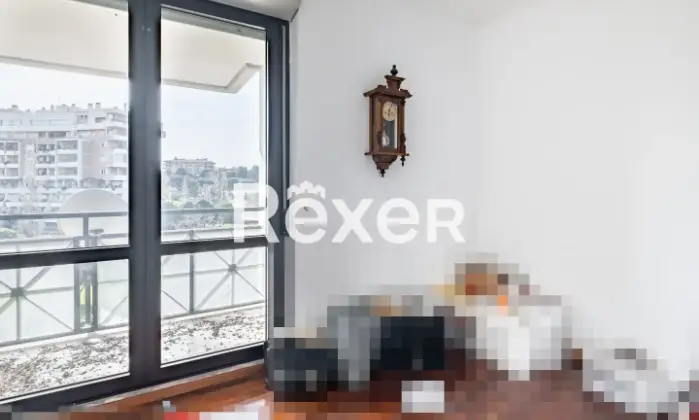 Rexer-ROMA-Via-Renato-Cesarini-Appartamento-mq-con-due-posti-auto-Altro