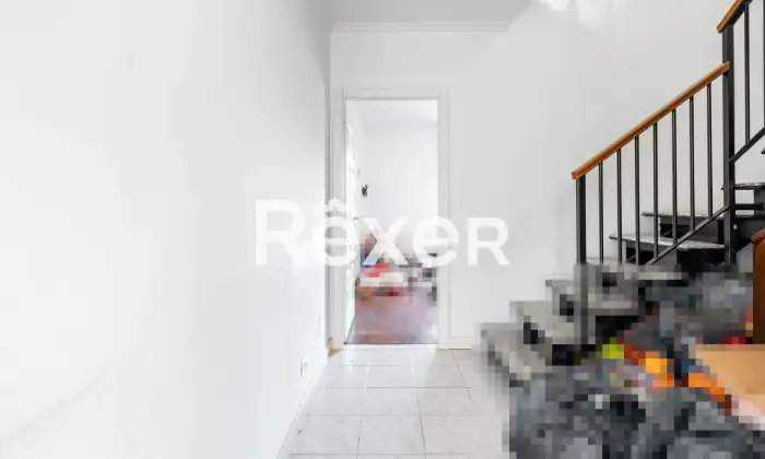 Rexer-ROMA-Via-Renato-Cesarini-Appartamento-mq-con-due-posti-auto-Altro