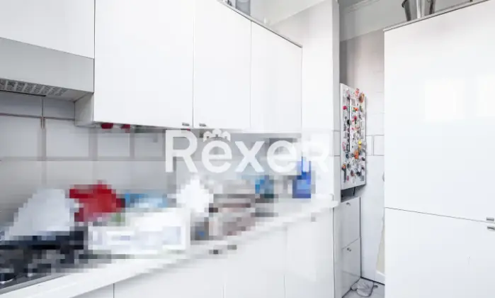 Rexer-ROMA-Via-Renato-Cesarini-Appartamento-mq-con-due-posti-auto-Cucina
